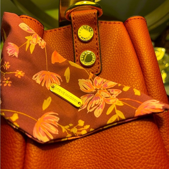 Steve Madden NWOT Crossbody & Wristlet Fall color - burnt orange & SM Bow - Picture 12 of 13